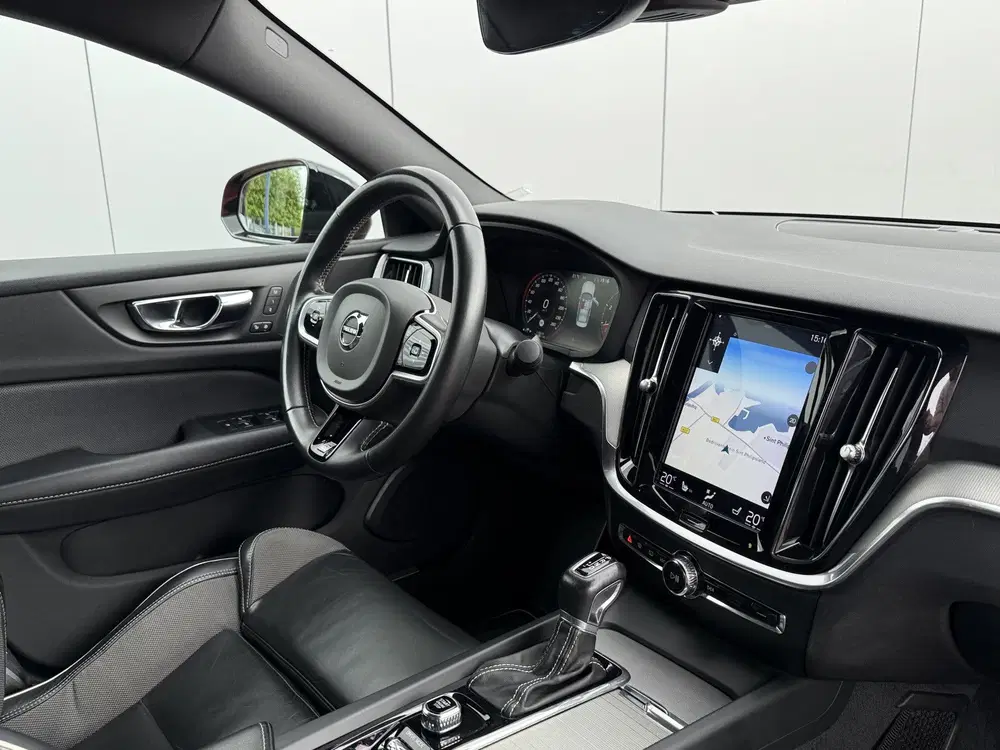 Volvo S60 2.0 T4 R-Design 190pk uit 2020, foto 13