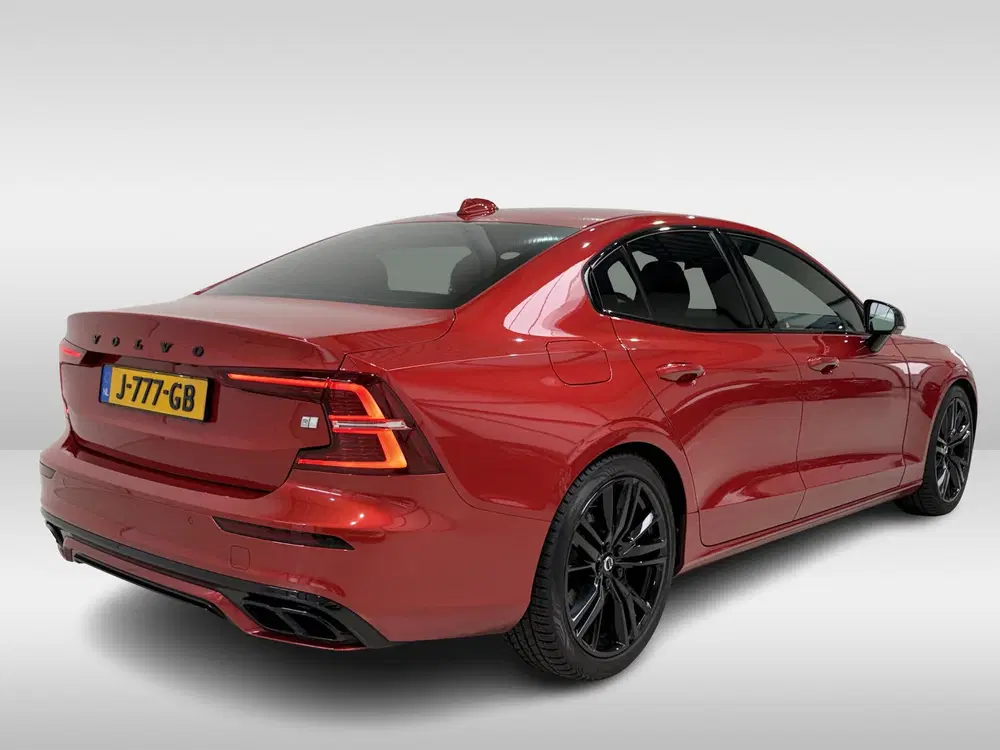 Volvo S60 2.0 T4 R-Design 190pk uit 2020, foto 2