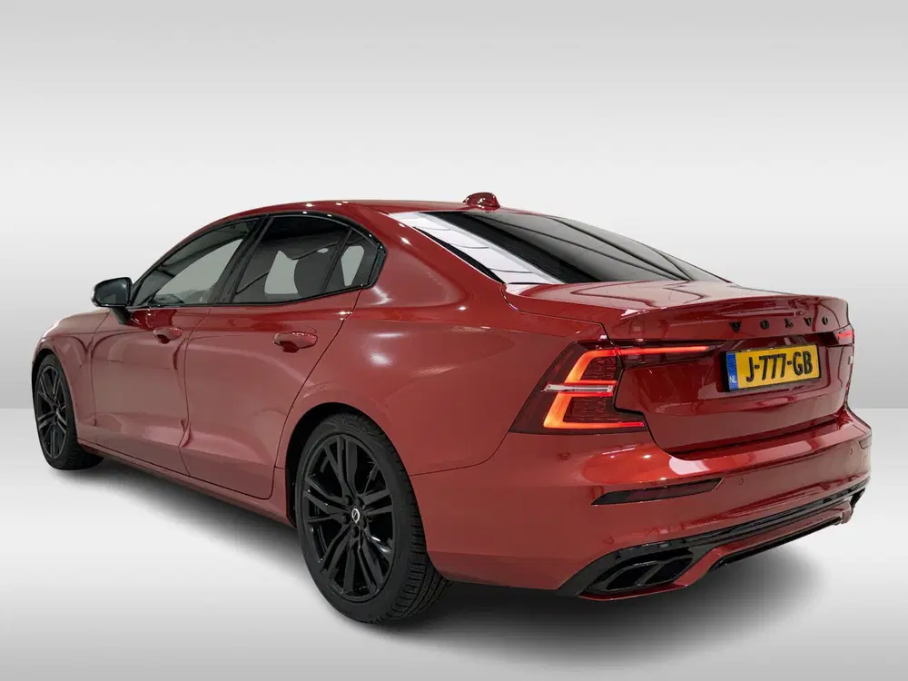 Volvo S60 2.0 T4 R-Design 190pk uit 2020, foto 4
