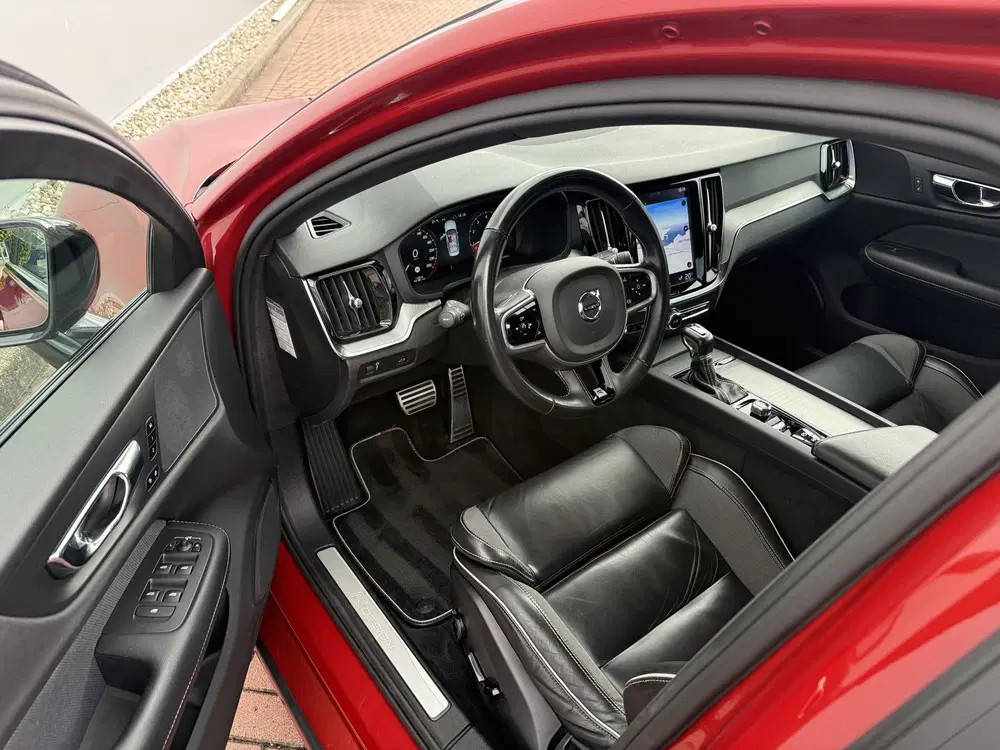 Volvo S60 2.0 T4 R-Design 190pk uit 2020, foto 5