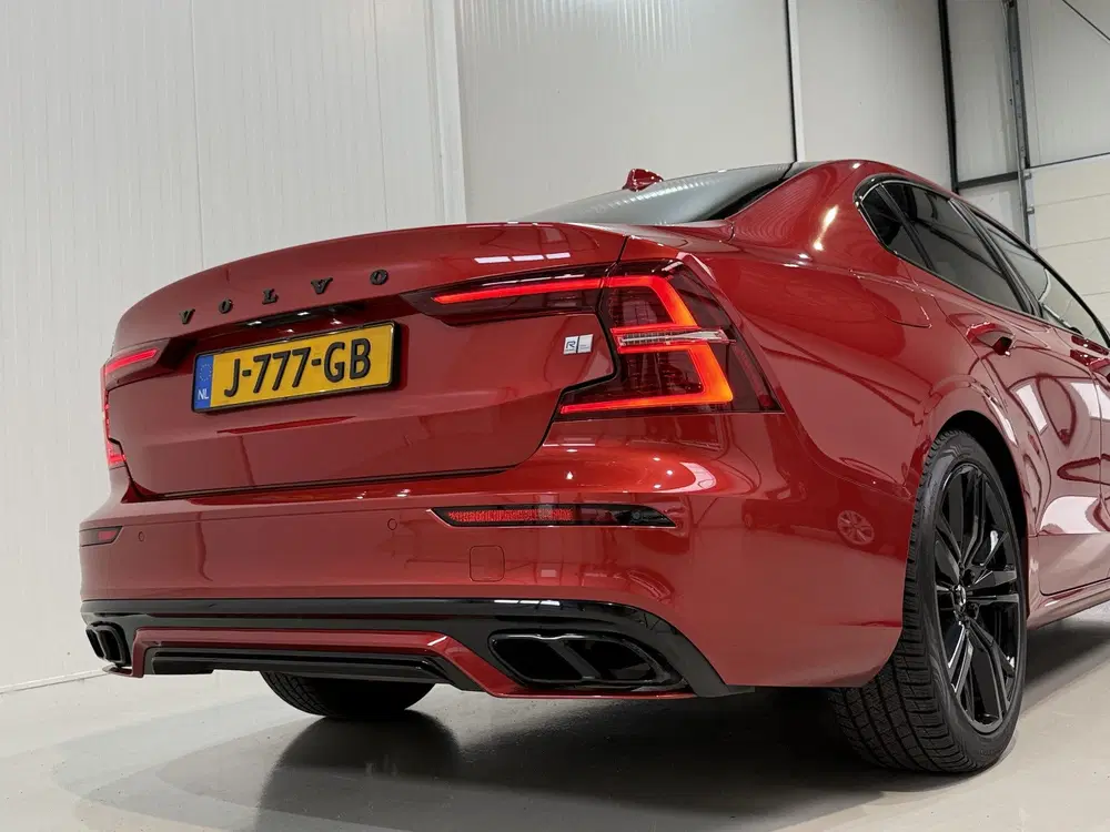 Volvo S60 2.0 T4 R-Design 190pk uit 2020, foto 9