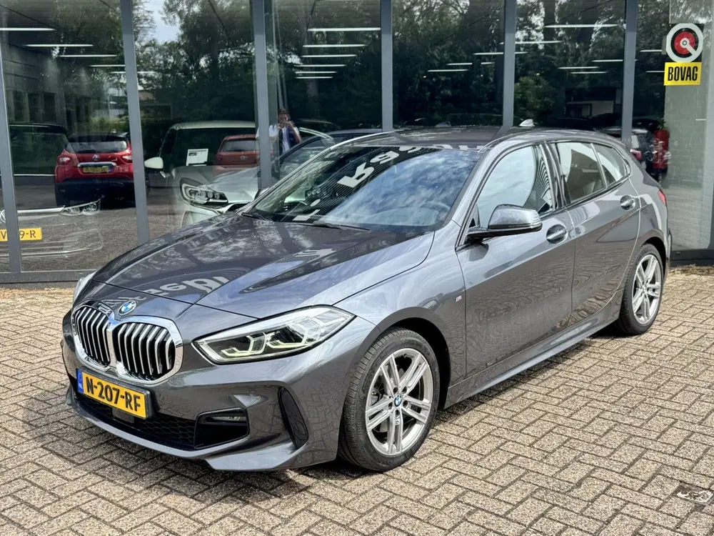 BMW 1-serie 118i Automaat High Executive M-Sport*LED*N uit 2021, foto 2