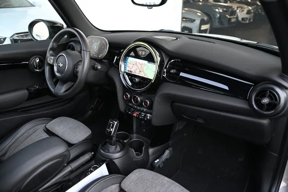 Mini Hatchback Cooper Classic Automaat uit 2021, foto 3