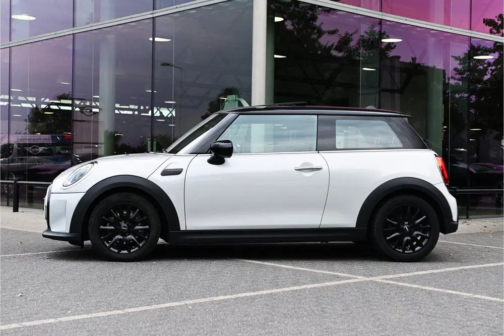 Mini Hatchback Cooper Classic Automaat uit 2021, foto 5