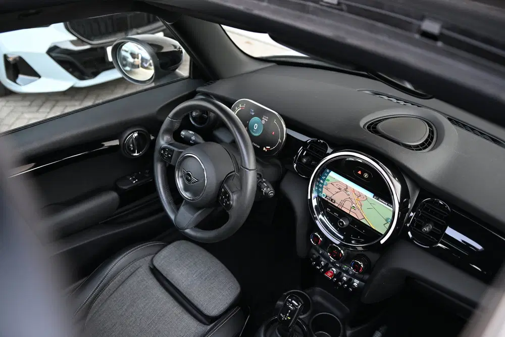Mini Hatchback Cooper Classic Automaat uit 2021, foto 6