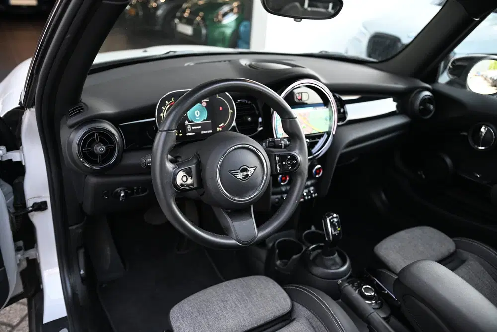 Mini Hatchback Cooper Classic Automaat uit 2021, foto 8