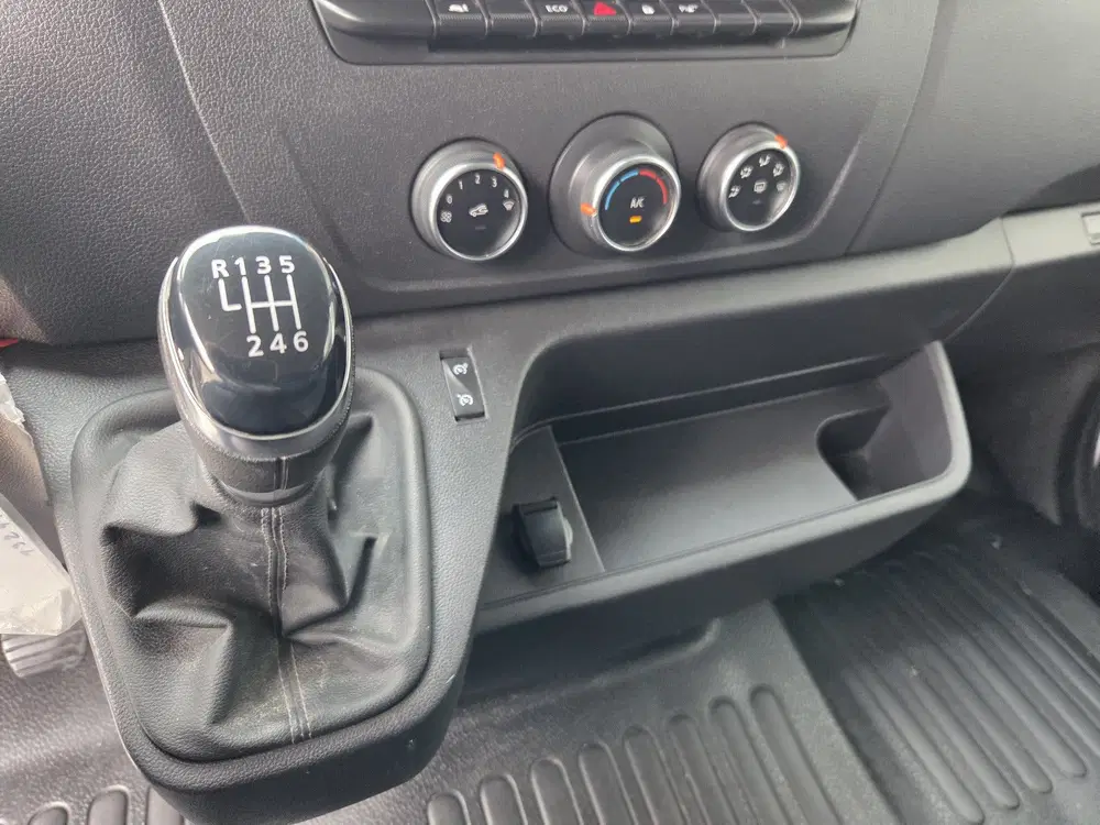 Renault Master T35 2.3 dCi L2H2 DC 7-Persoons Airco Cruis uit 2020, foto 13