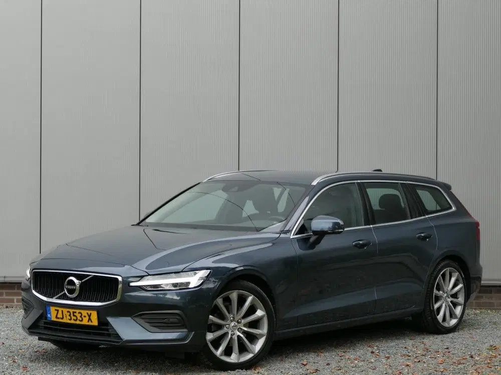 Volvo V60 2.0 T4 AUT Momentum 12 MND garantie DAB+ uit 2019