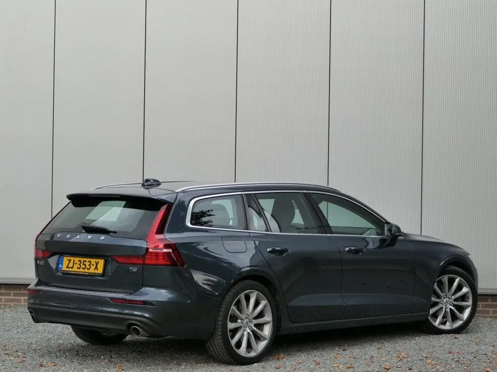 Volvo V60 2.0 T4 AUT Momentum 12 MND garantie DAB+ uit 2019, foto 2