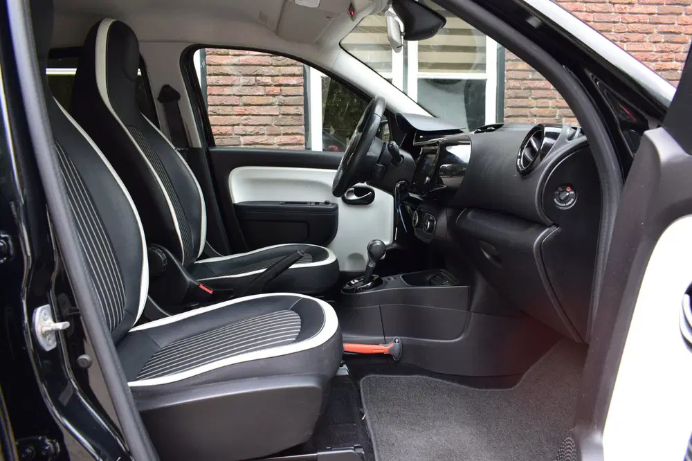 Renault Twingo 0.9 TCe Automaat Intens Camera uit 2020, foto 10