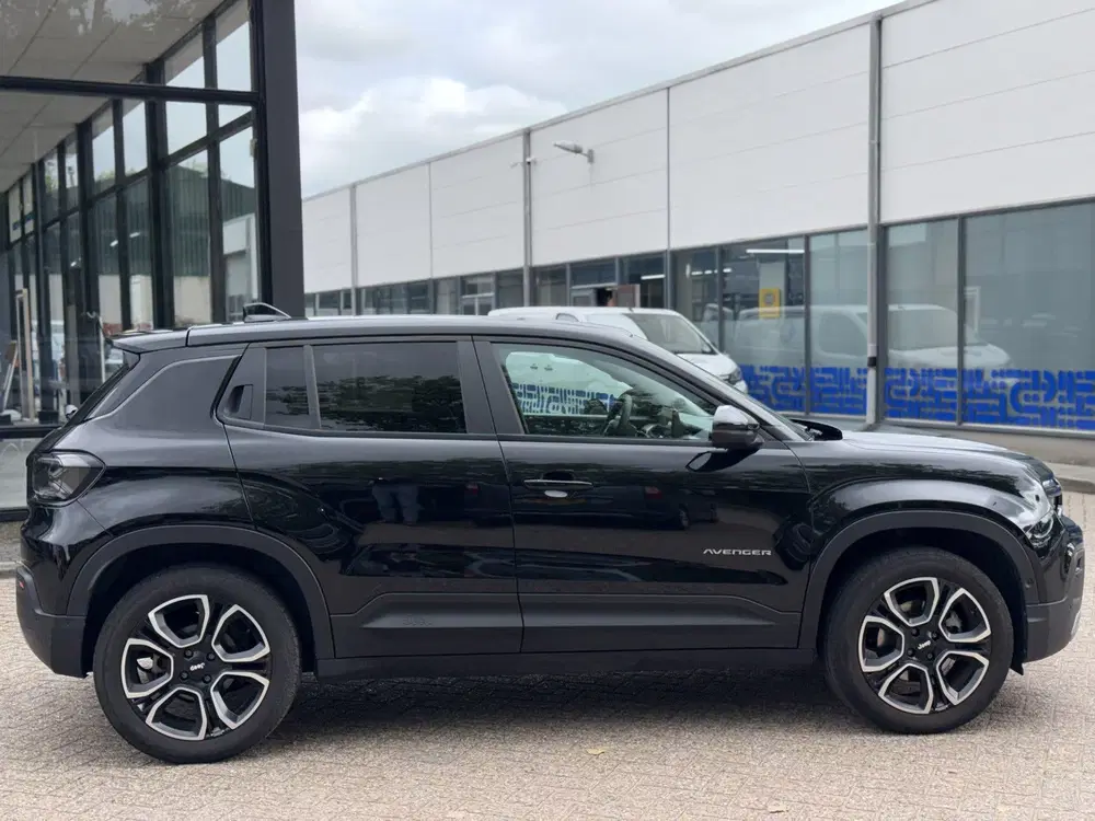 Jeep Avenger Summit 54 kWh Navigatie uit 2024, foto 4