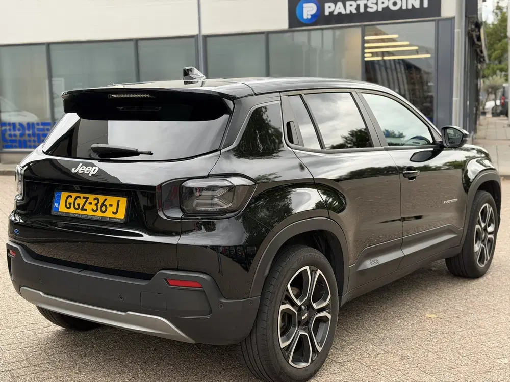 Jeep Avenger Summit 54 kWh Navigatie uit 2024, foto 5