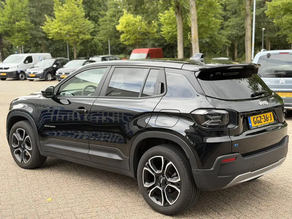 Jeep Avenger Summit 54 kWh Navigatie uit 2024, foto 7