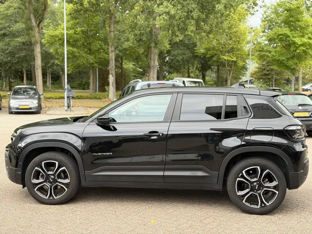 Jeep Avenger Summit 54 kWh Navigatie uit 2024, foto 8