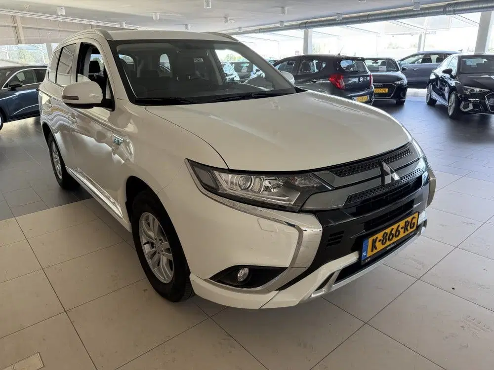 Mitsubishi Outlander 2.4 PHEV Pure (bj 2021 uit 2021, foto 2