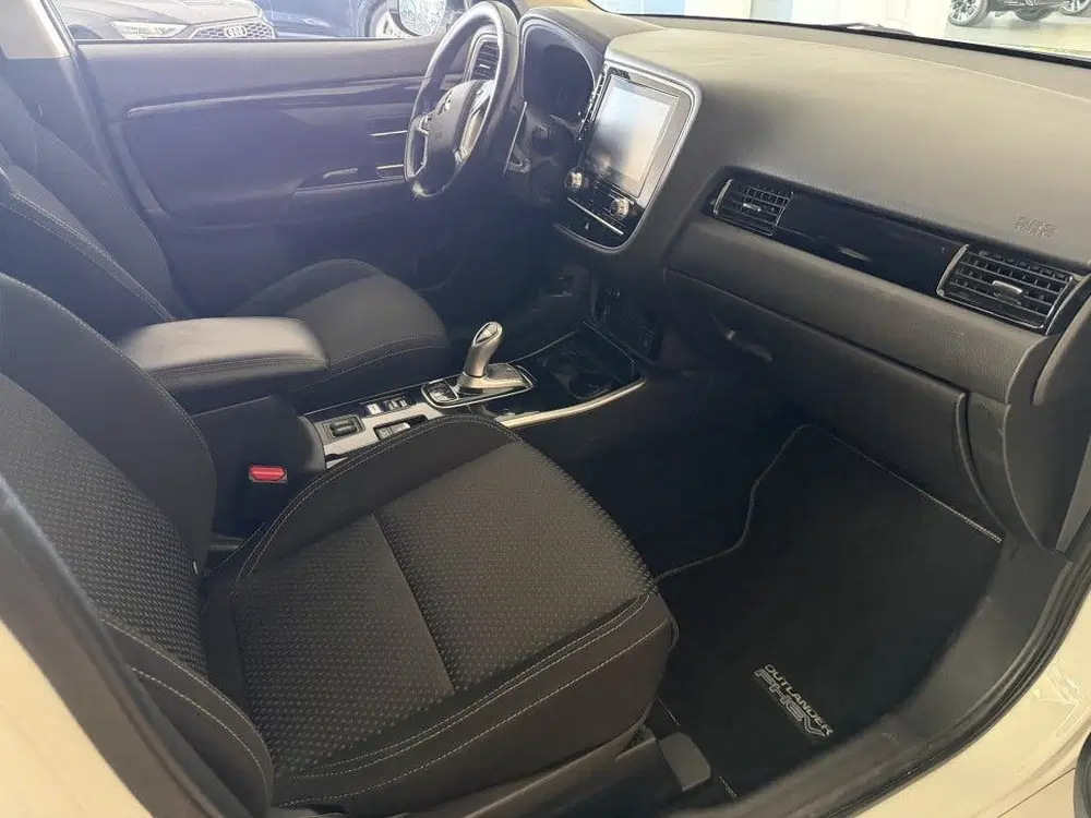 Mitsubishi Outlander 2.4 PHEV Pure (bj 2021 uit 2021, foto 3