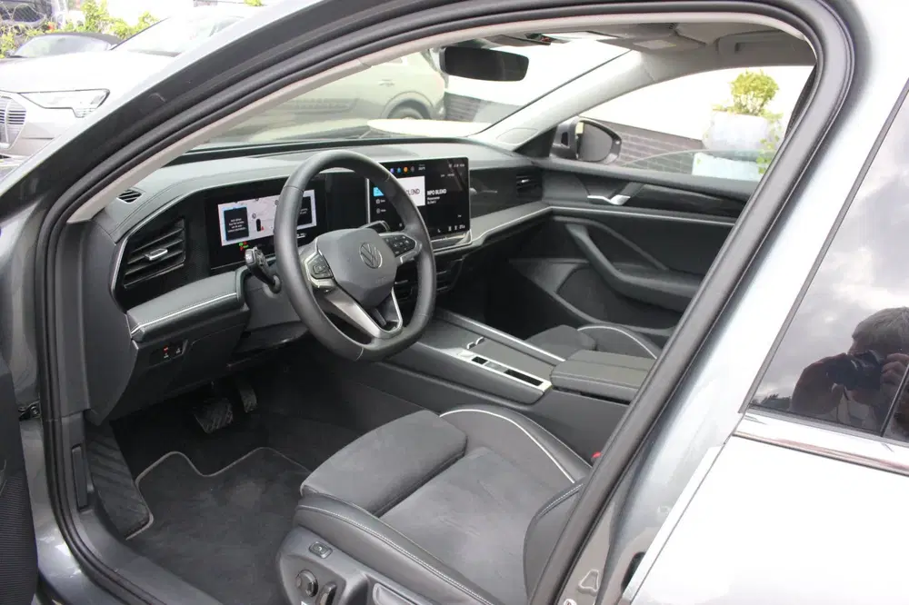 Volkswagen Passat 1.5 eTSI Business uit 2025, foto 2