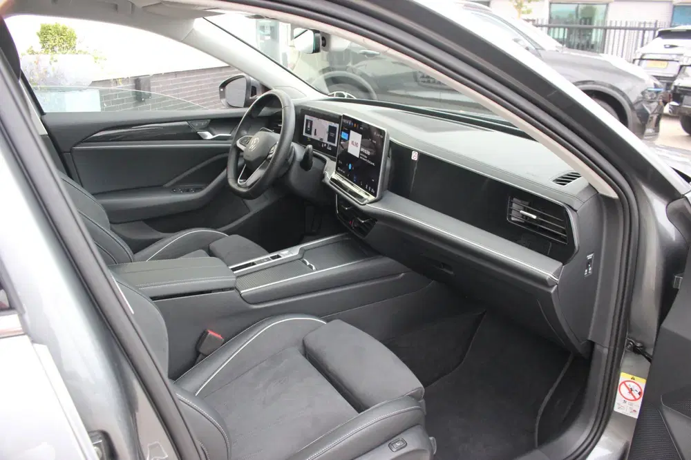 Volkswagen Passat 1.5 eTSI Business uit 2025, foto 4