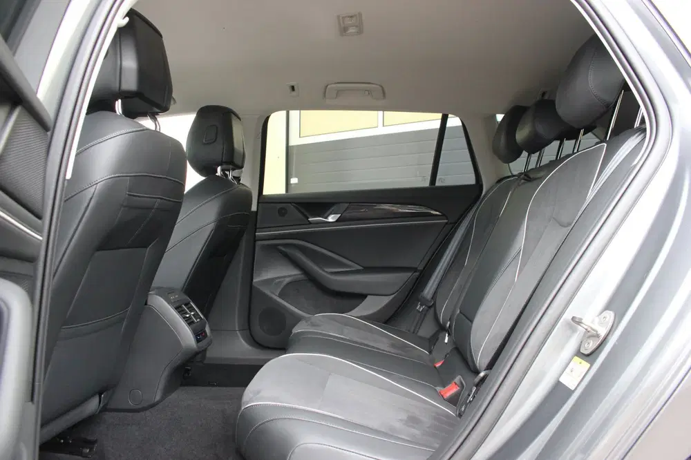 Volkswagen Passat 1.5 eTSI Business uit 2025, foto 9