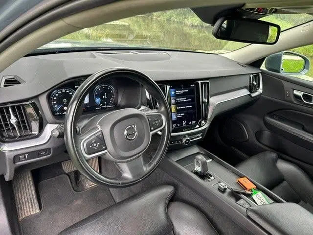 Volvo V60 2.0 B3 Momentum Thunder Grey Met. Leder uit 2022, foto 12