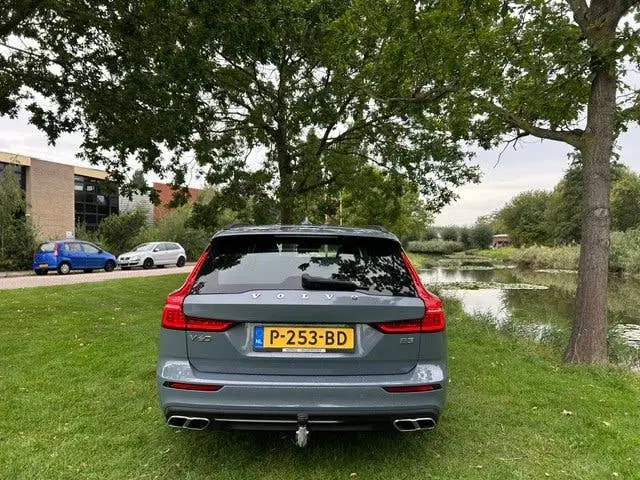 Volvo V60 2.0 B3 Momentum Thunder Grey Met. Leder uit 2022, foto 5