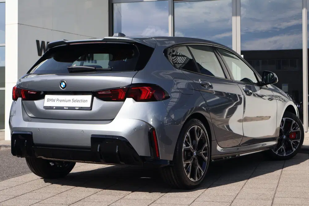 BMW 1-serie 120 M Sport Automaat uit 2026, foto 9