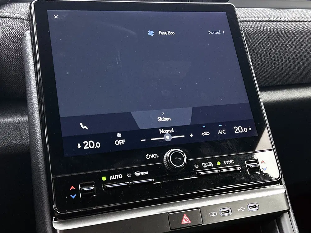 Lexus LBX 2WD uit 2025, foto 10