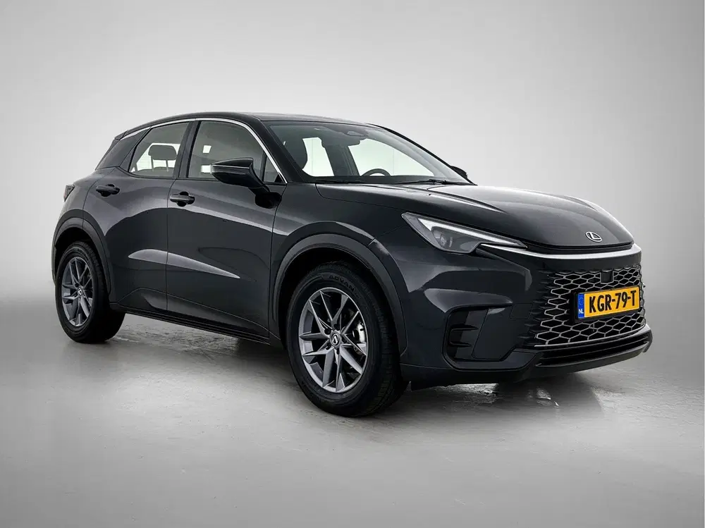 Lexus LBX 2WD uit 2024, foto 12