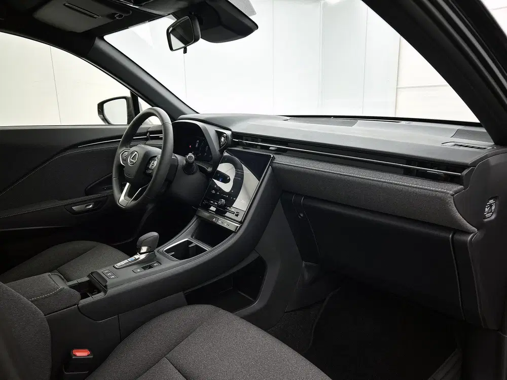 Lexus LBX 2WD uit 2024, foto 6