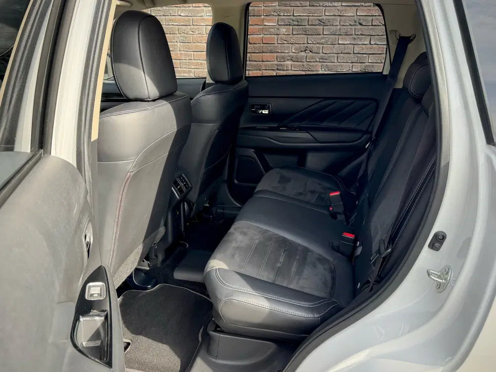 Mitsubishi Outlander PHEV uit 2019, foto 10