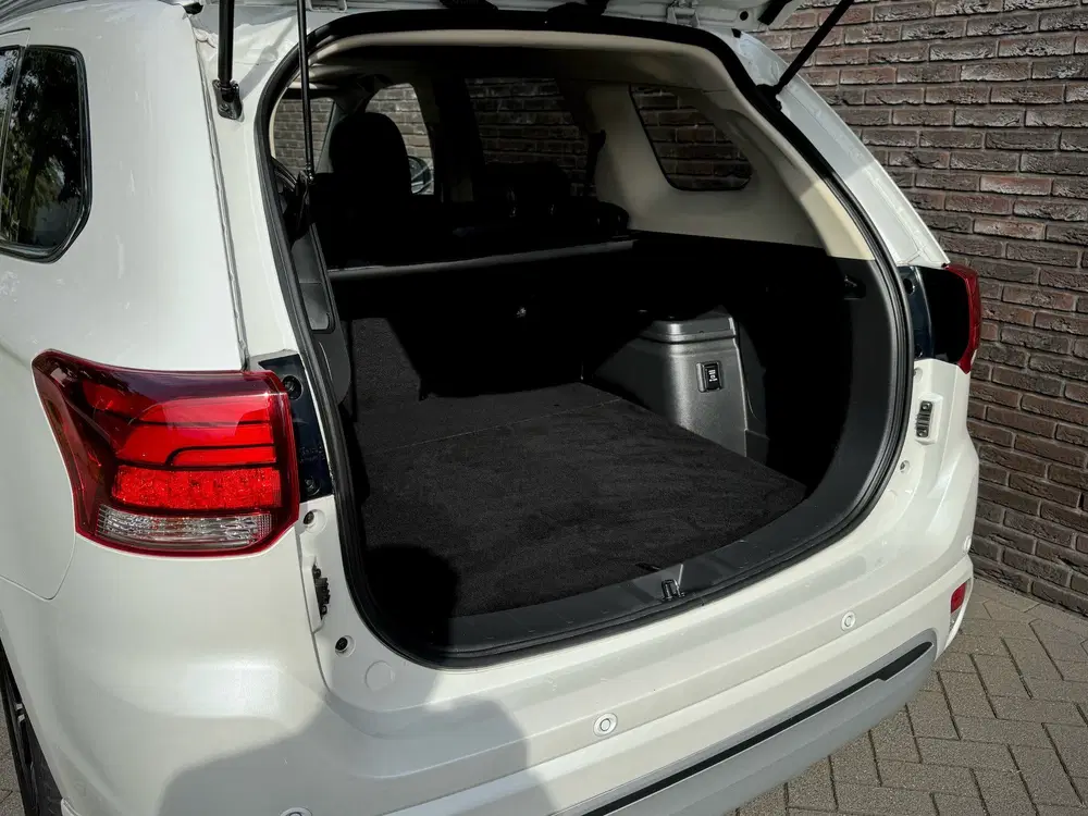 Mitsubishi Outlander PHEV uit 2019, foto 11
