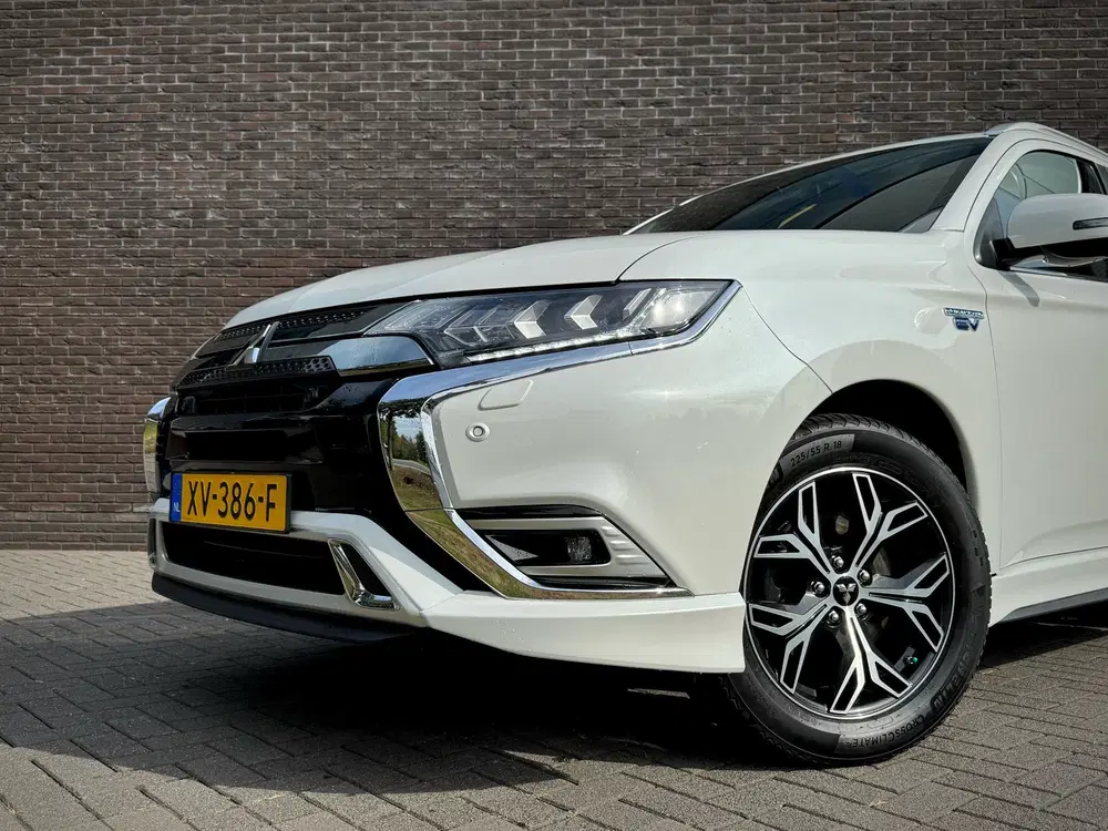 Mitsubishi Outlander PHEV uit 2019, foto 12