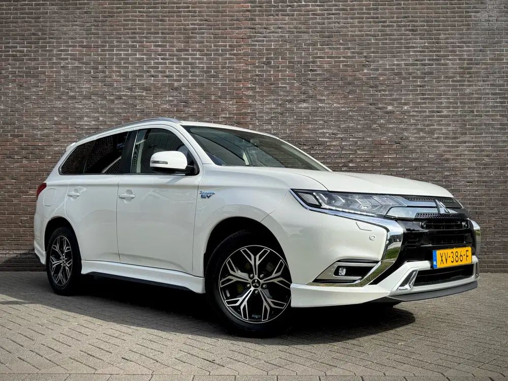 Mitsubishi Outlander PHEV uit 2019, foto 2