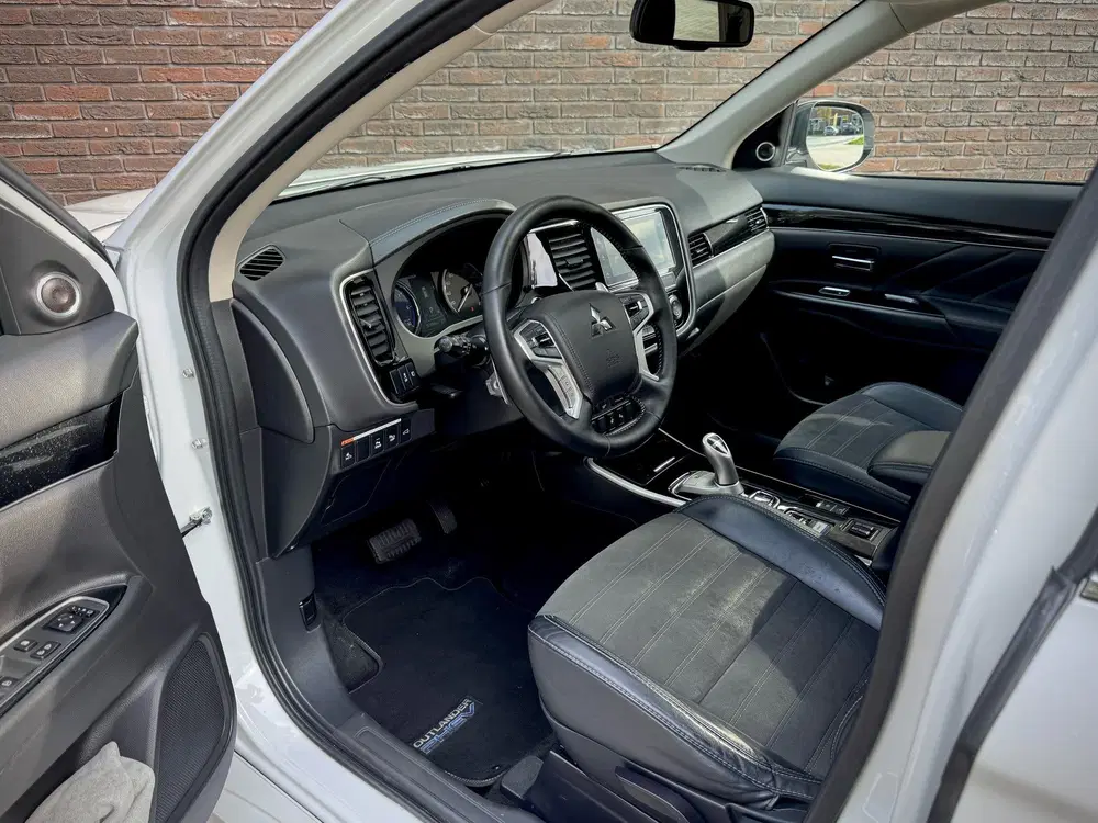 Mitsubishi Outlander PHEV uit 2019, foto 7