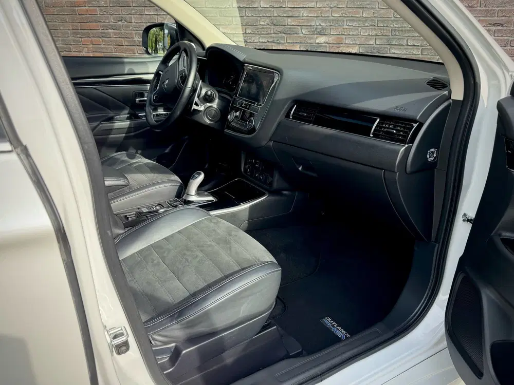 Mitsubishi Outlander PHEV uit 2019, foto 8