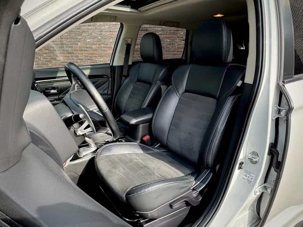 Mitsubishi Outlander PHEV uit 2019, foto 9