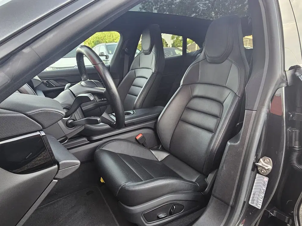 Porsche Taycan 4 uit 2021, foto 4