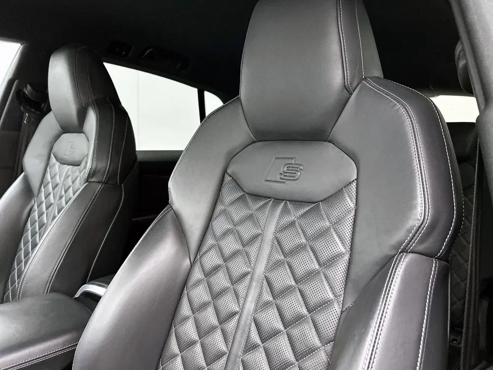 Audi Q8 60 TFSI e quattro Pro Line S Competition 4 uit 2021, foto 13