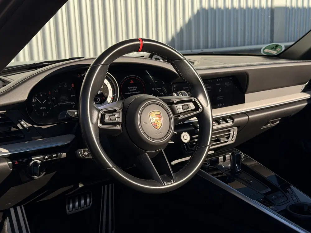 Porsche 911 3.8 Turbo S 992 uit 2021, foto 8