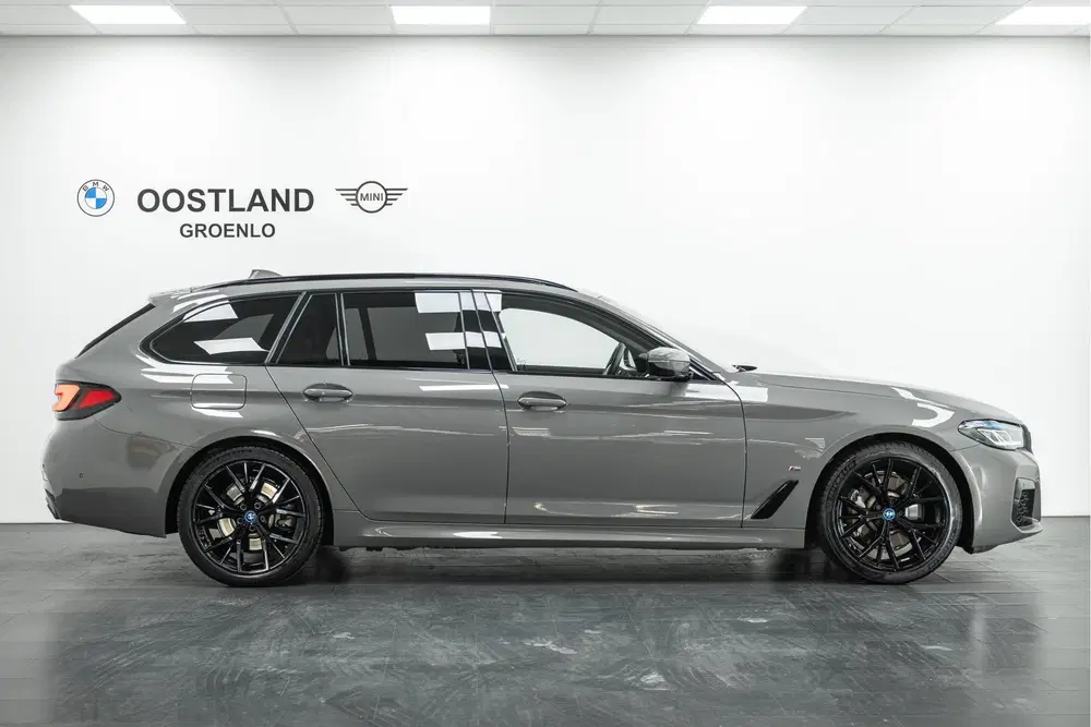 BMW 5-serie 520e High Executive M Sport Automaat uit 2022, foto 2