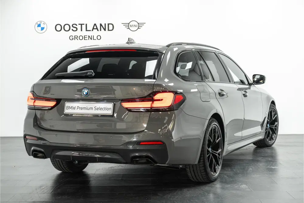 BMW 5-serie 520e High Executive M Sport Automaat uit 2022, foto 3