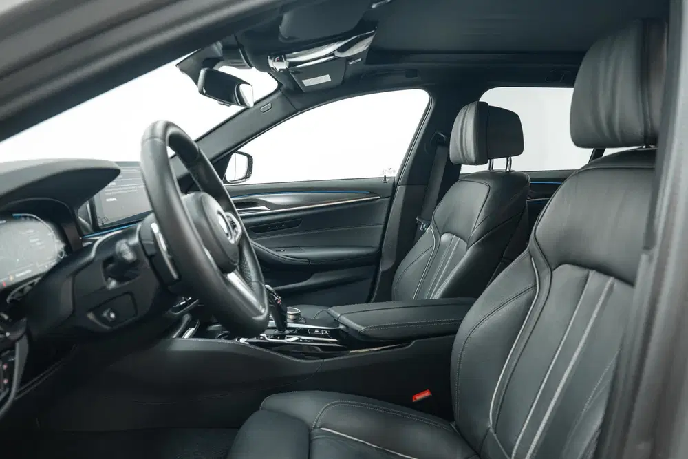 BMW 5-serie 520e High Executive M Sport Automaat uit 2022, foto 5