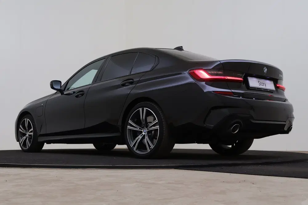 BMW 3-serie 330e High Executive M Sport Automaat uit 2021, foto 11