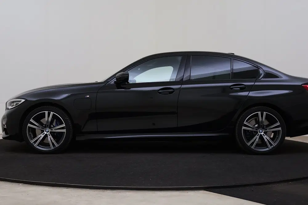 BMW 3-serie 330e High Executive M Sport Automaat uit 2021, foto 14