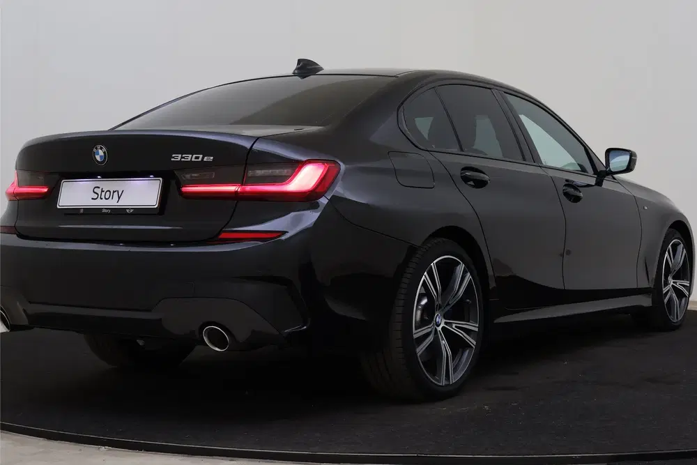 BMW 3-serie 330e High Executive M Sport Automaat uit 2021, foto 2