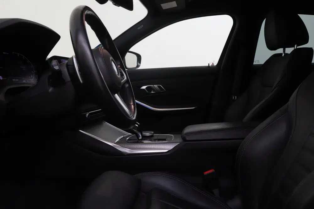 BMW 3-serie 330e High Executive M Sport Automaat uit 2021, foto 9