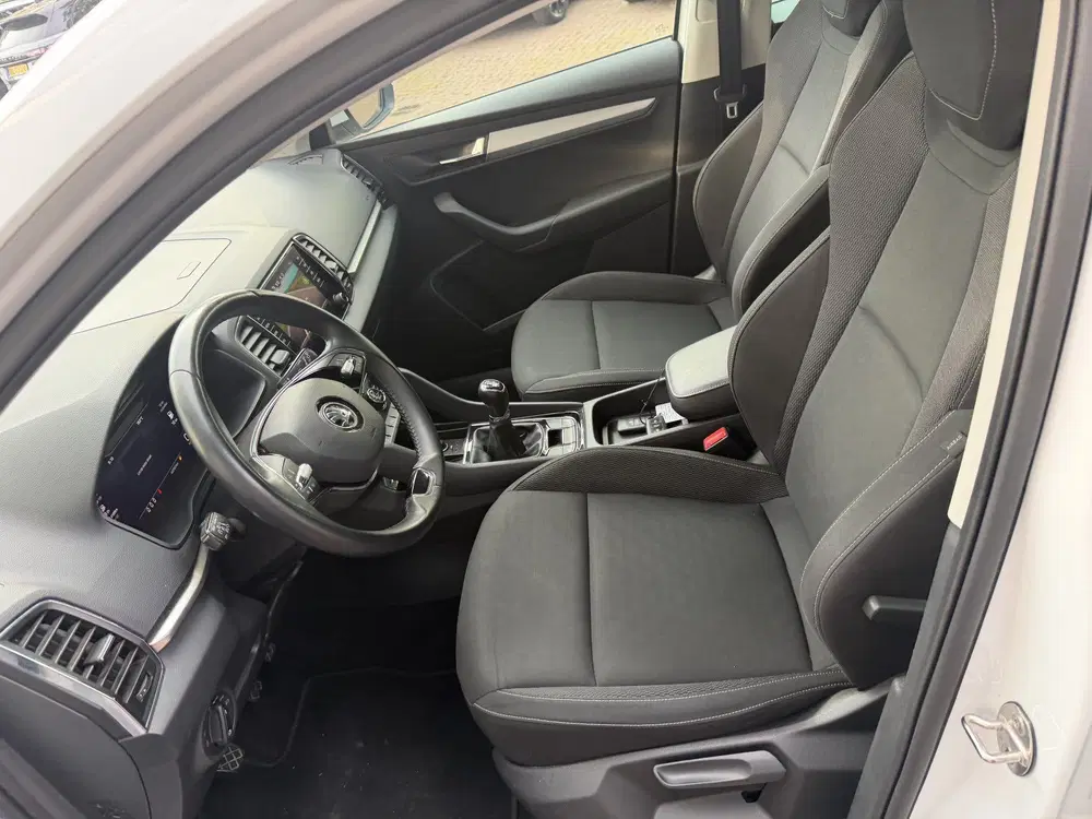 Skoda Karoq 1.5 TSI ACT Business Edition Full LED uit 2023, foto 7