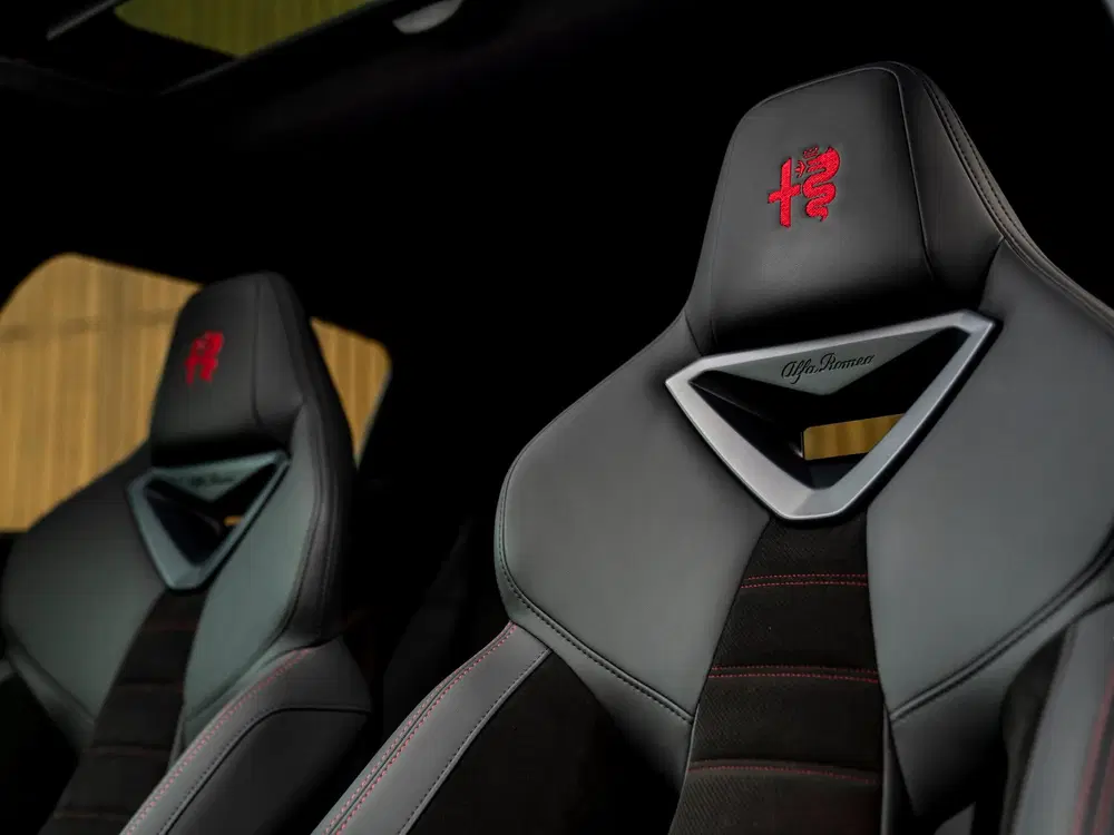 Alfa Romeo Junior Elettrica Veloce 54 kWh uit 2025, foto 11