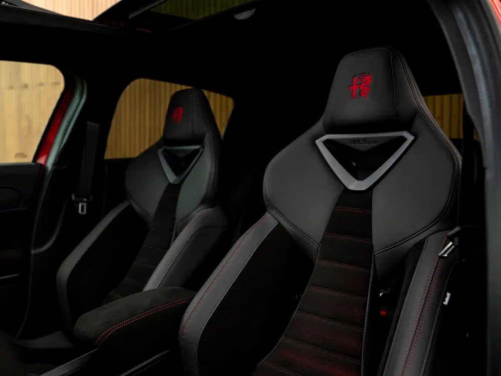 Alfa Romeo Junior Elettrica Veloce 54 kWh uit 2025, foto 8