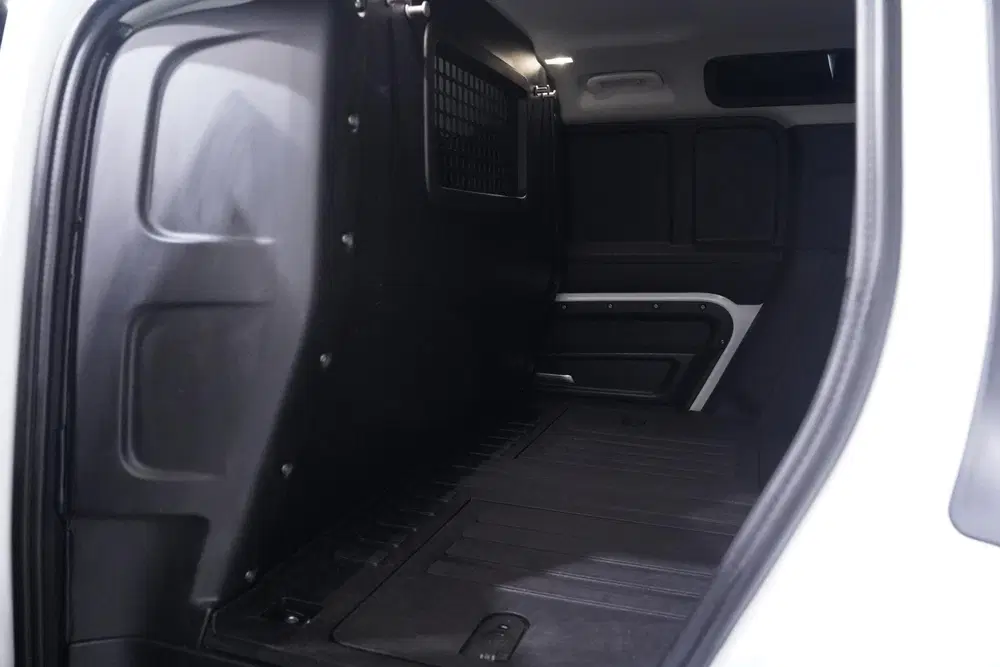 Land Rover Defender 3.0 D250 Grijs Kenteken 3-Zits Lang uit 2021, foto 13